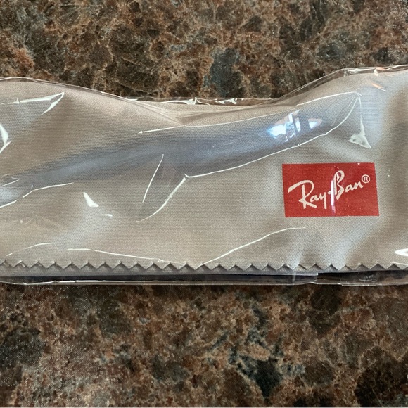 Ray-Ban Aviators - Picture 4 of 9